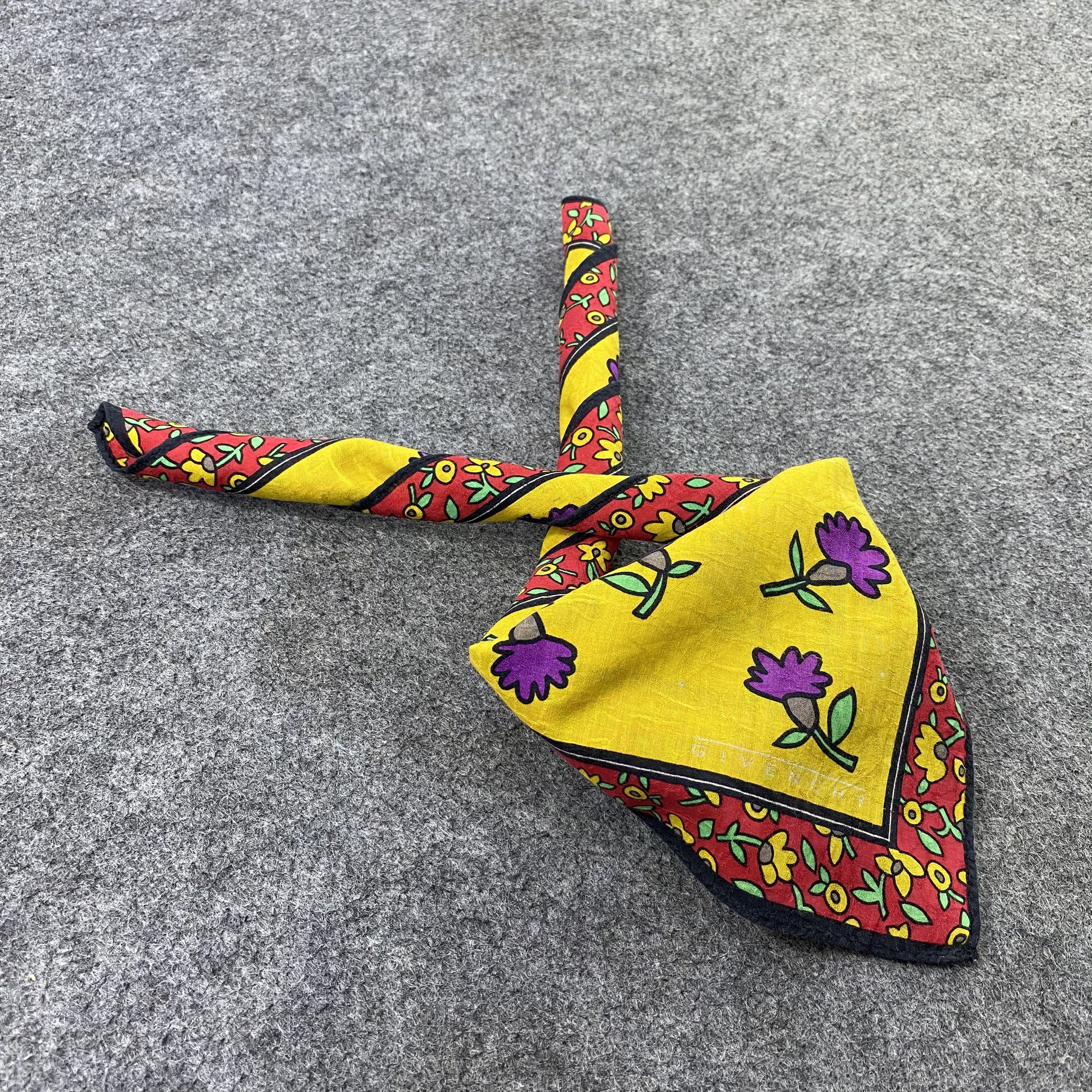 Givenchy Givenchy Handkerchief Neckerchief Bandana-B1837 Size ONE SIZE - 1 Thumbnail
