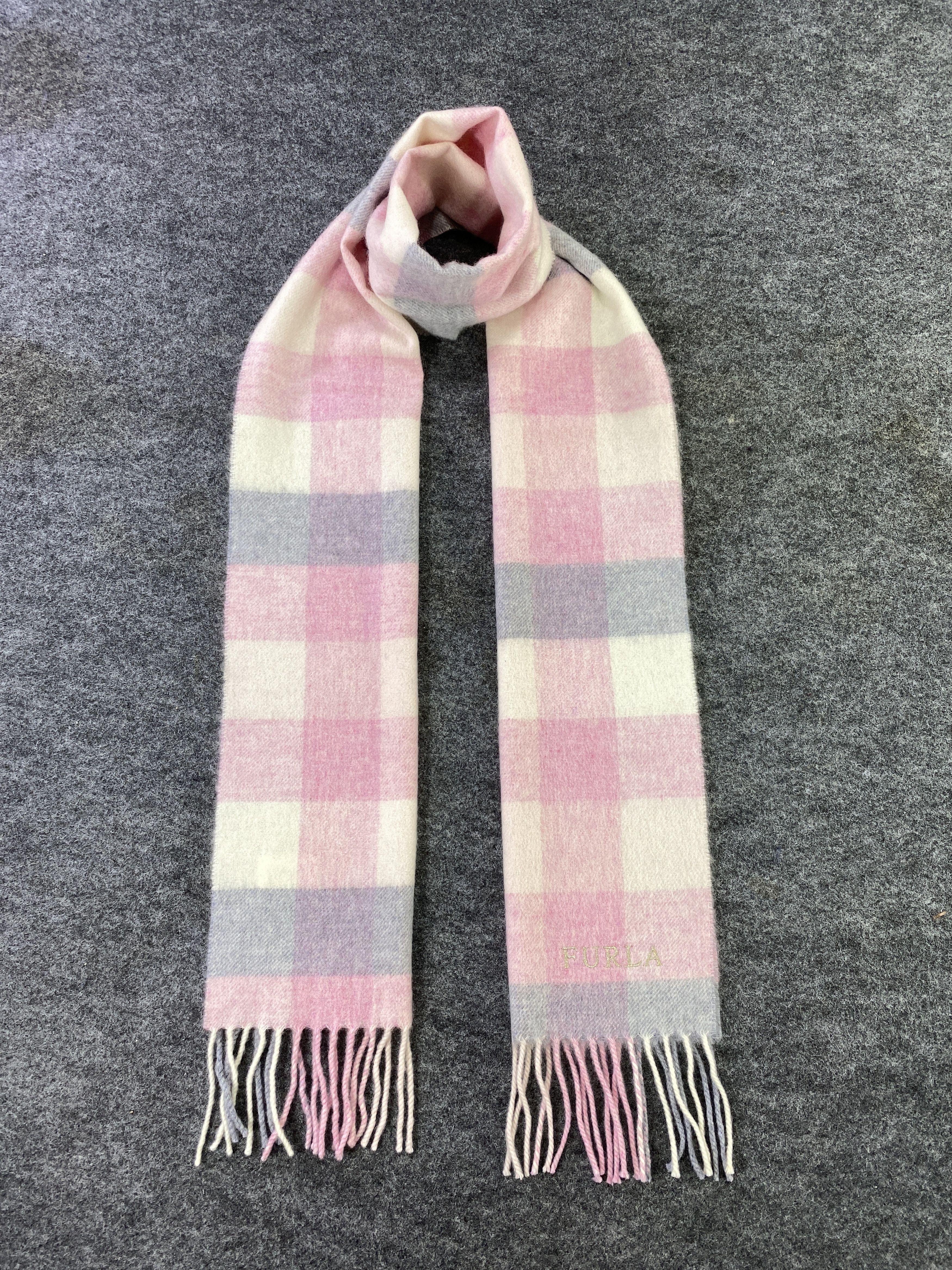 Furla Scarf/Muffler/neckwear -T597