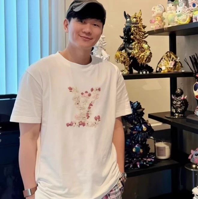 Louis Vuitton LV 25 Nigo 3D Floral Embroidery Logo White Tee 4L Size US XXL / EU 58 / 5 - 8 Thumbnail