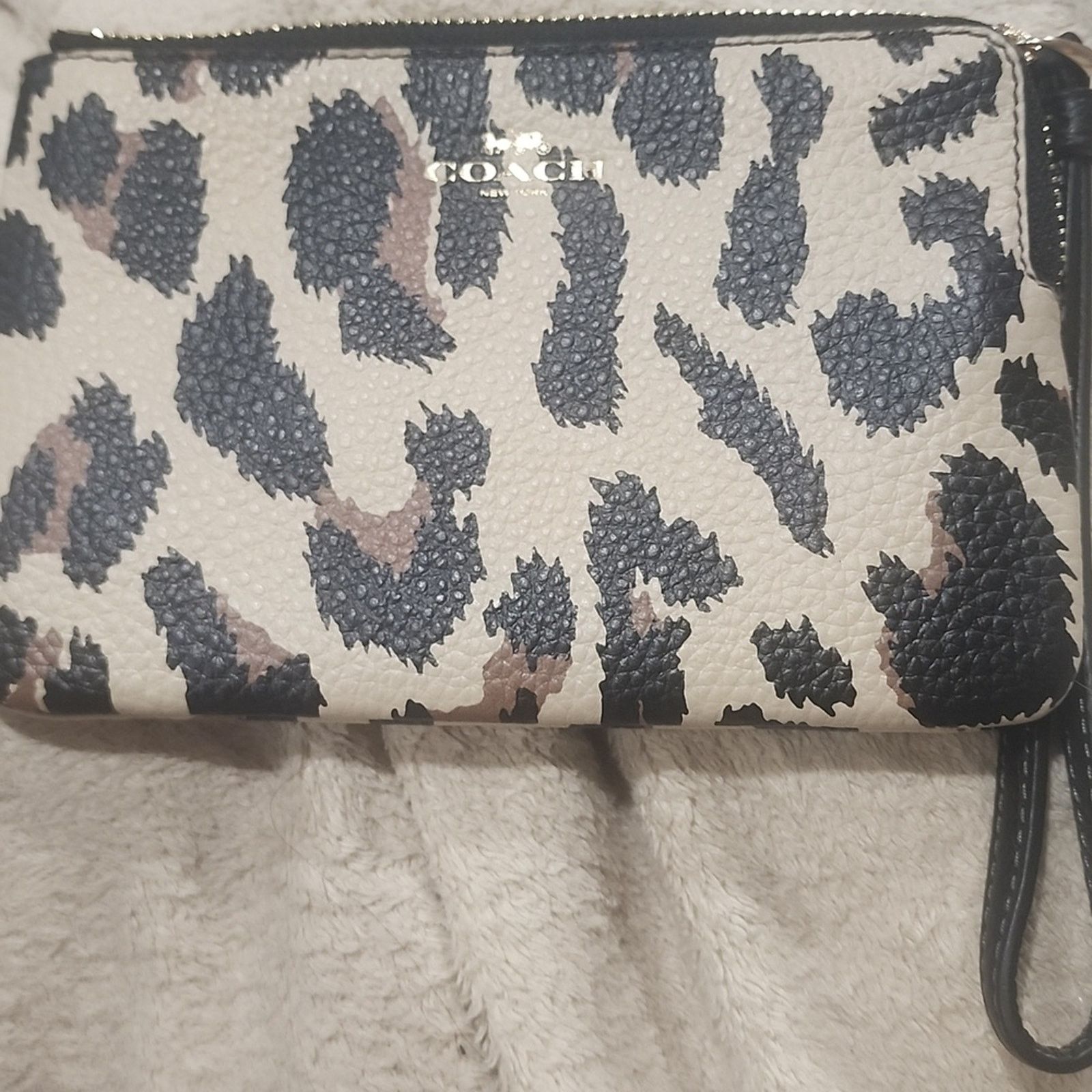 Coach Coach Corner Zip Wristlet With Leopard Print New Size ONE SIZE - 5 Thumbnail