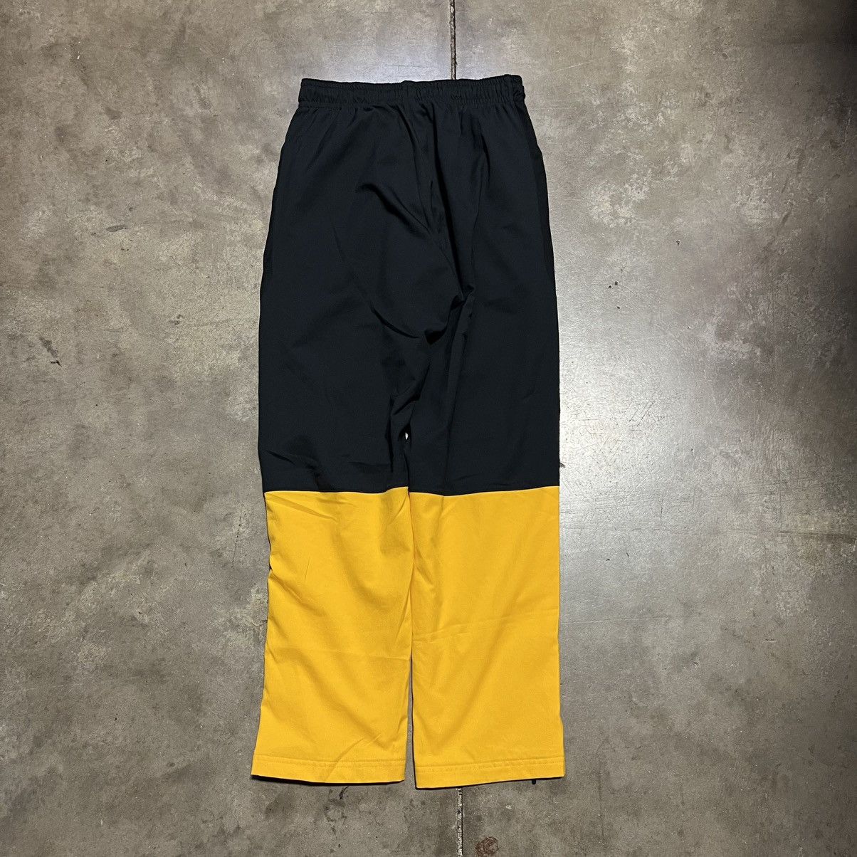 Nike Vintage Nike Iowa Hawkeyes Sweatpants Swoosh Logo Wide Leg Size US 28 / EU 44 - 7 Thumbnail