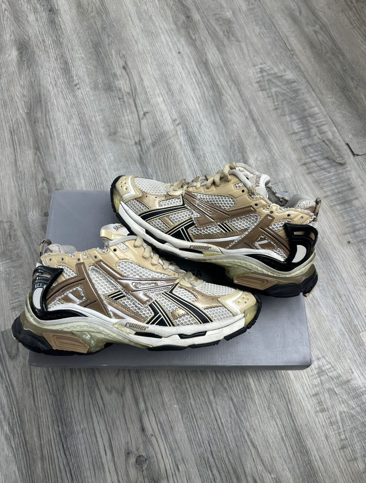 Balenciaga Balenciaga Runner - Beige/Black/Silver Size US 9 / EU 42 - 2 Thumbnail