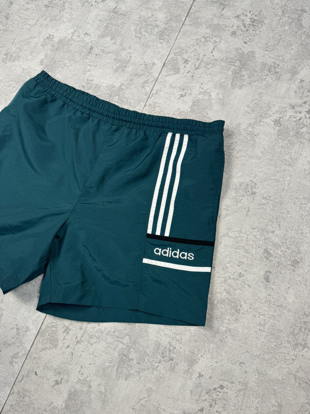 Adidas Vintage Adidas Y2K Shorts Size L Size US 34 / EU 50 - 3 Thumbnail