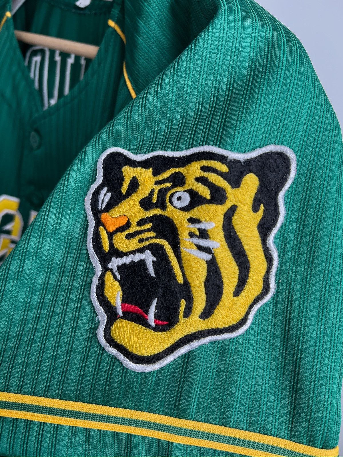 Japanese Brand Hanshin Tigers Nishioka Baseball Jersey Size US S / EU 44-46 / 1 - 3 Thumbnail