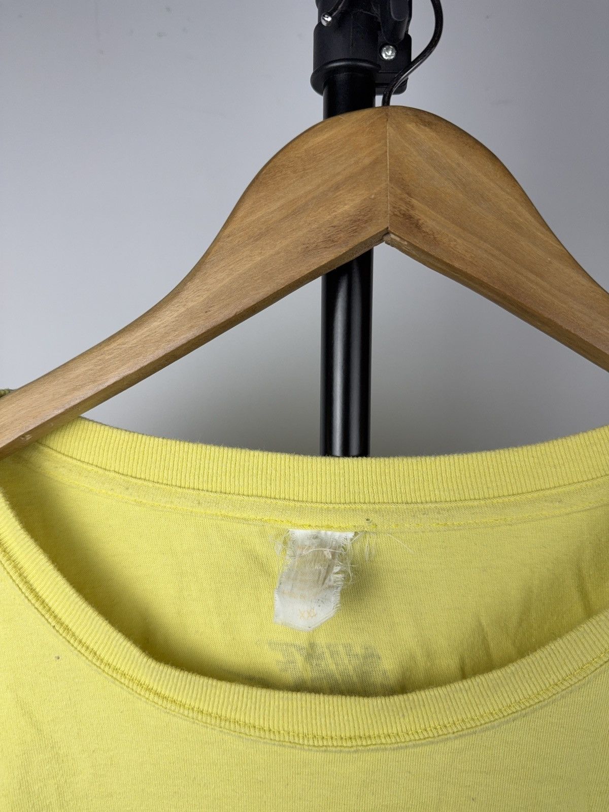Nike Vintage Retro USA 90s Nike Yellow Tee with Big Swoosh Logo Size US XL / EU 56 / 4 - 8 Thumbnail