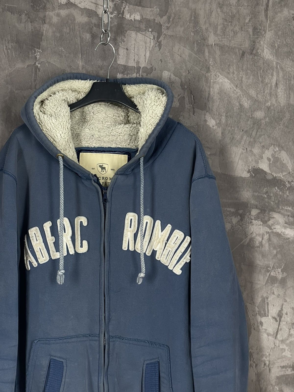 20471120 × Abercrombie & Fitch × Le Grande Bleu (L.G.B.) Abercrombie & Fitch Y2K Faux Fur Heavy Cotton Faded Hoodie Size M / US 6-8 / IT 42-44 - 4 Thumbnail
