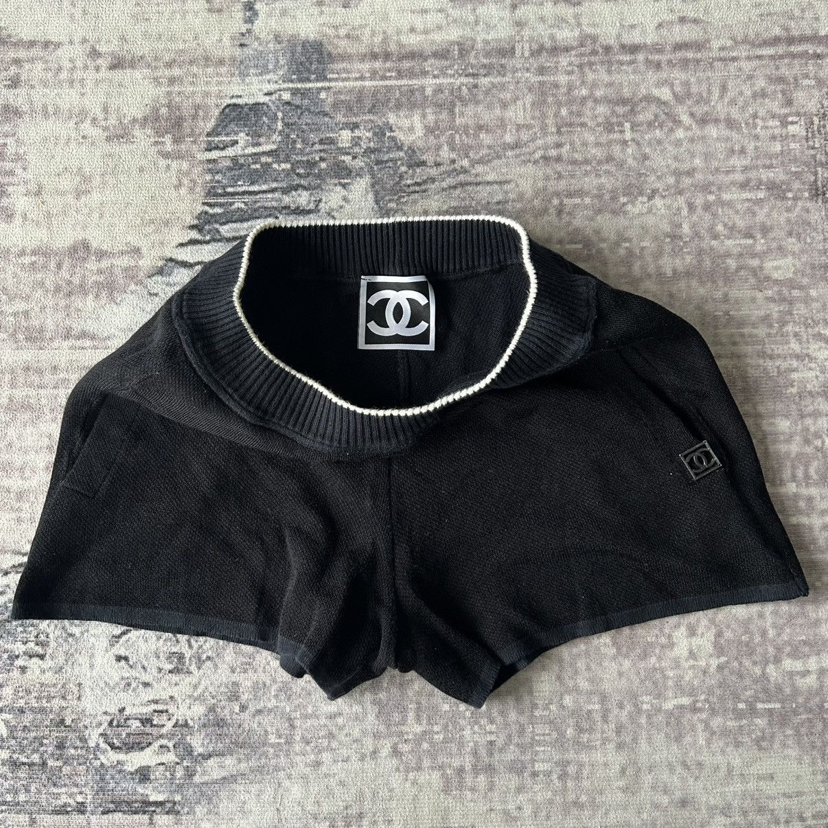Chanel Chanel Logo Short Pants Size 28" / US 6 / IT 42 - 1 Thumbnail