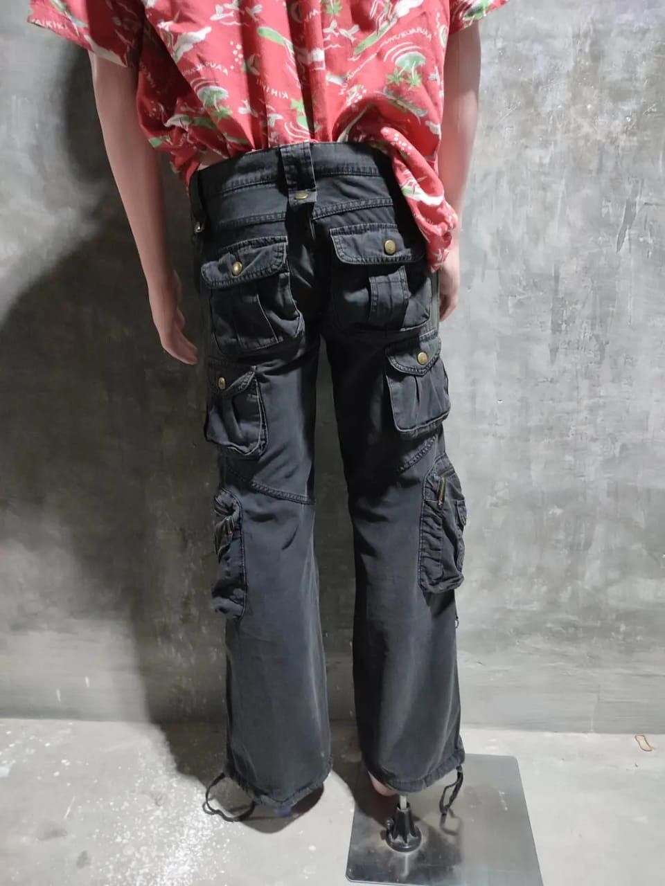 Other Beautiful Black Wash 3D Multipocket Cargo Low Rise Pants Size US 29 - 12 Thumbnail