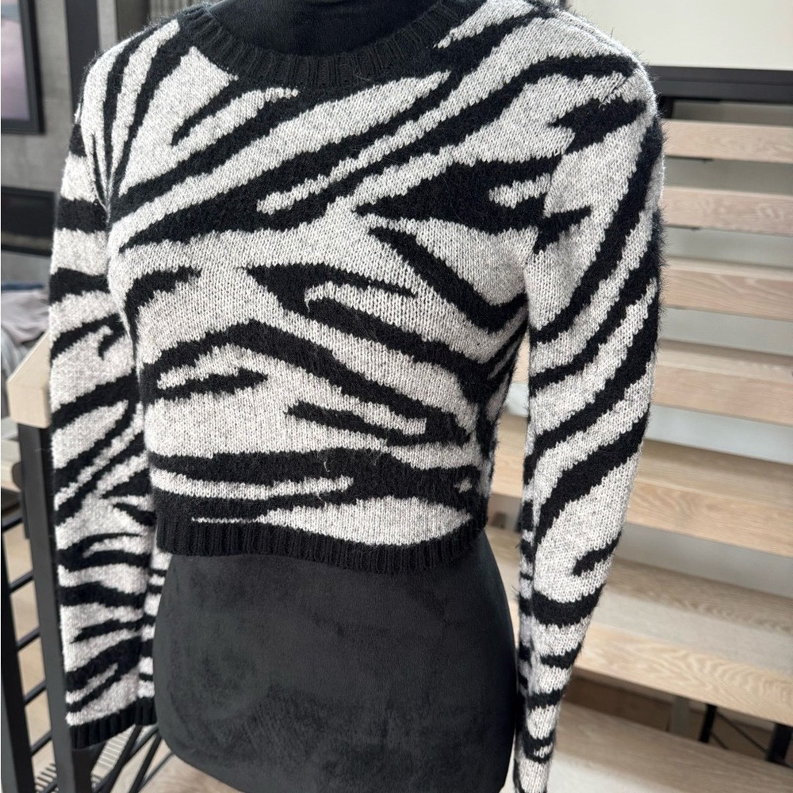 Other New Chic Zebra Patterned Knit Crop Top Sweater Size XS / US 0-2 / IT 36-38 - 3 Thumbnail