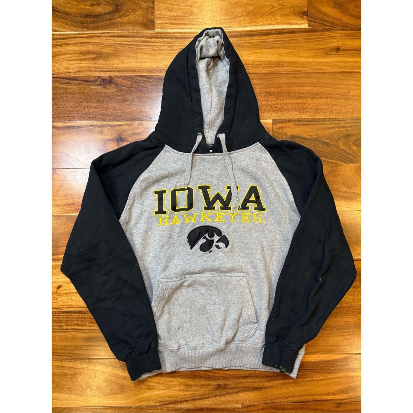 Colosseum Athletics Size M - Y2K embroidered Colosseum, Iowa Hawkeyes sweatshirt Size US M / EU 48-50 / 2 - 1 Thumbnail
