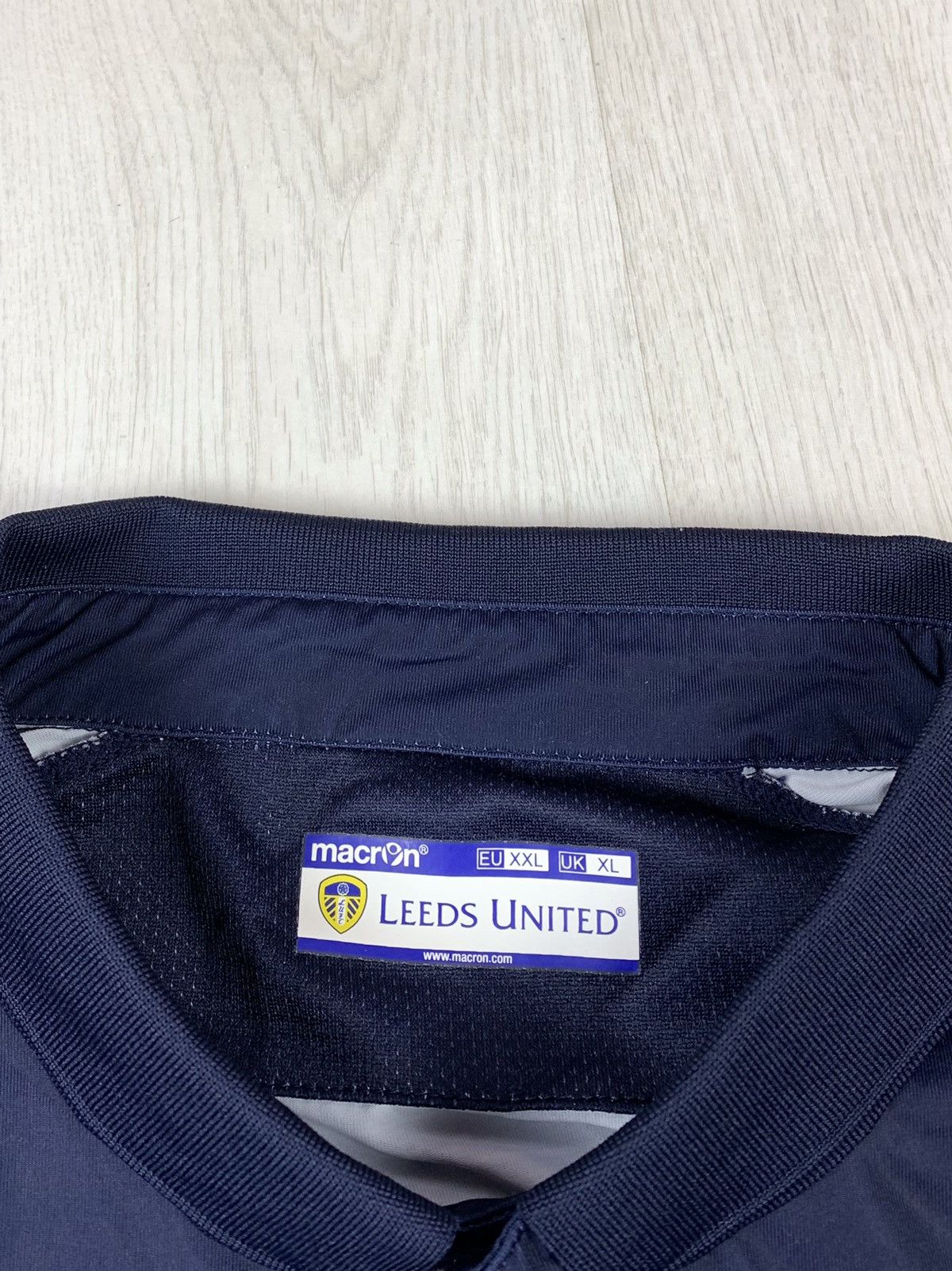 Macron Macron Leeds United 2014-2015 Away Shirt Soccer Jersey Size US M / EU 48-50 / 2 - 4 Thumbnail