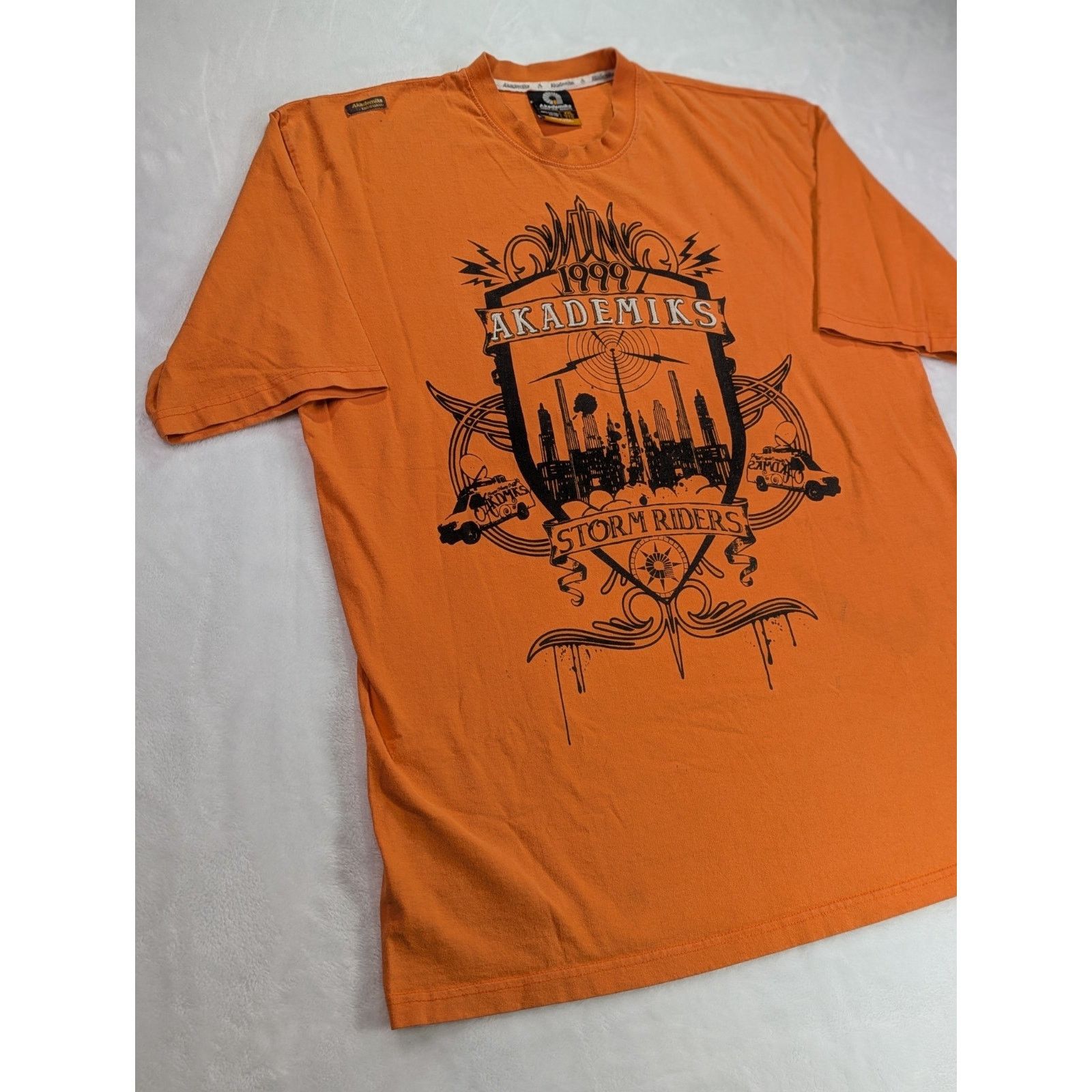 Akademiks VTG Akademiks Storm Riders Orange Tee XXL Embroidered 99 Size US XXL / EU 58 / 5 - 3 Thumbnail