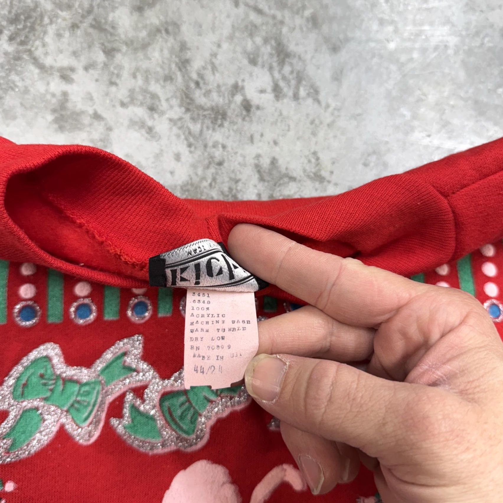 Vintage VINTAGE Kicks Sweatshirt Mens XL Red Christmas Elf Wreath Happy Holidays 80s Graphic Print Knit Crew Neck Pullover Sweater Size US XL / EU 56 / 4 - 5 Thumbnail