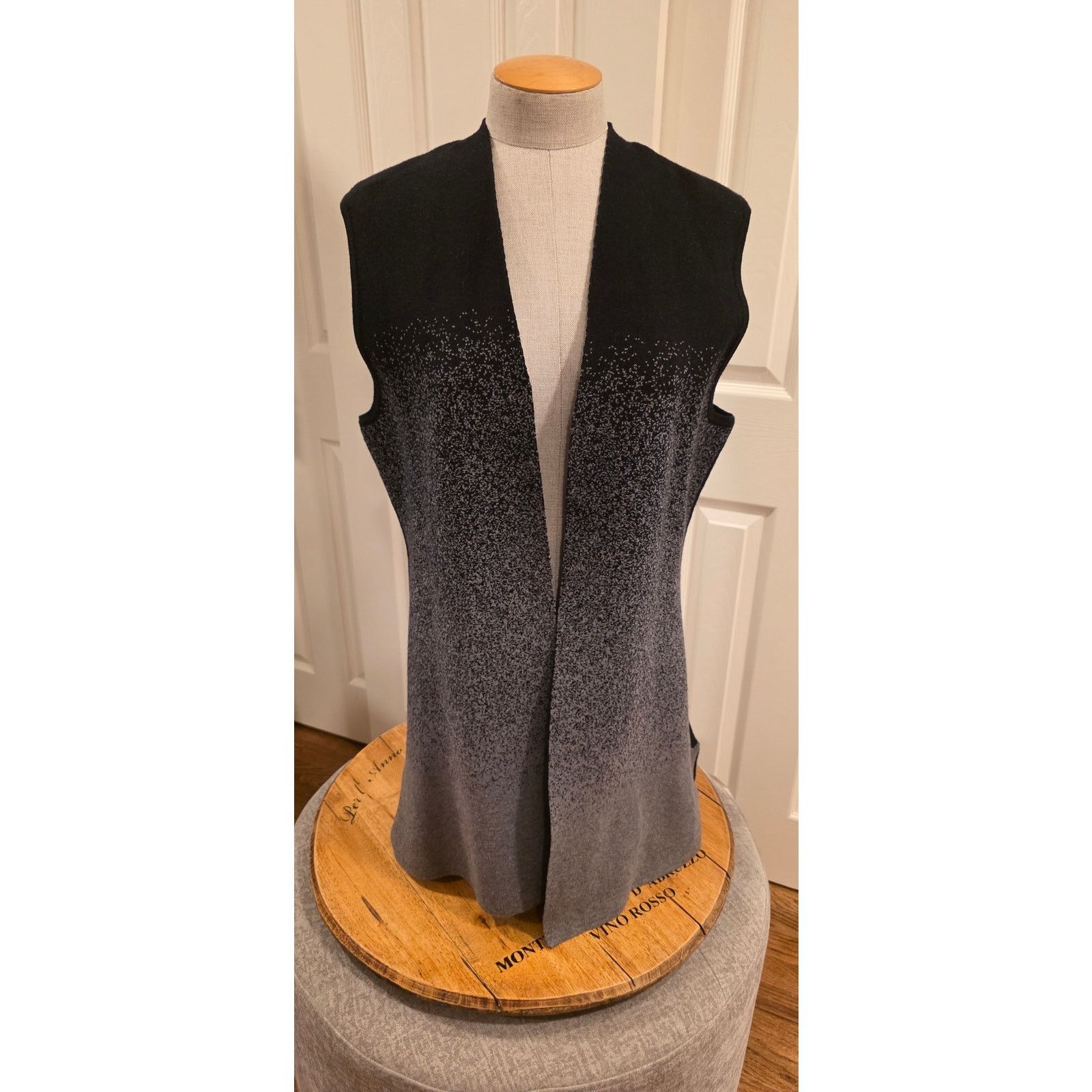 Other Laura Open Front Black & Gray Knit Cardigan Vest Size XL Size XL / US 12-14 / IT 48-50 - 1 Thumbnail