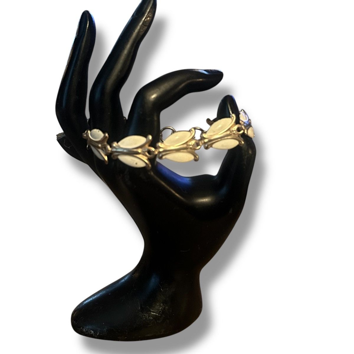 Vintage Vintage gold tone white enamel tulip link bracelet Size ONE SIZE - 3 Thumbnail