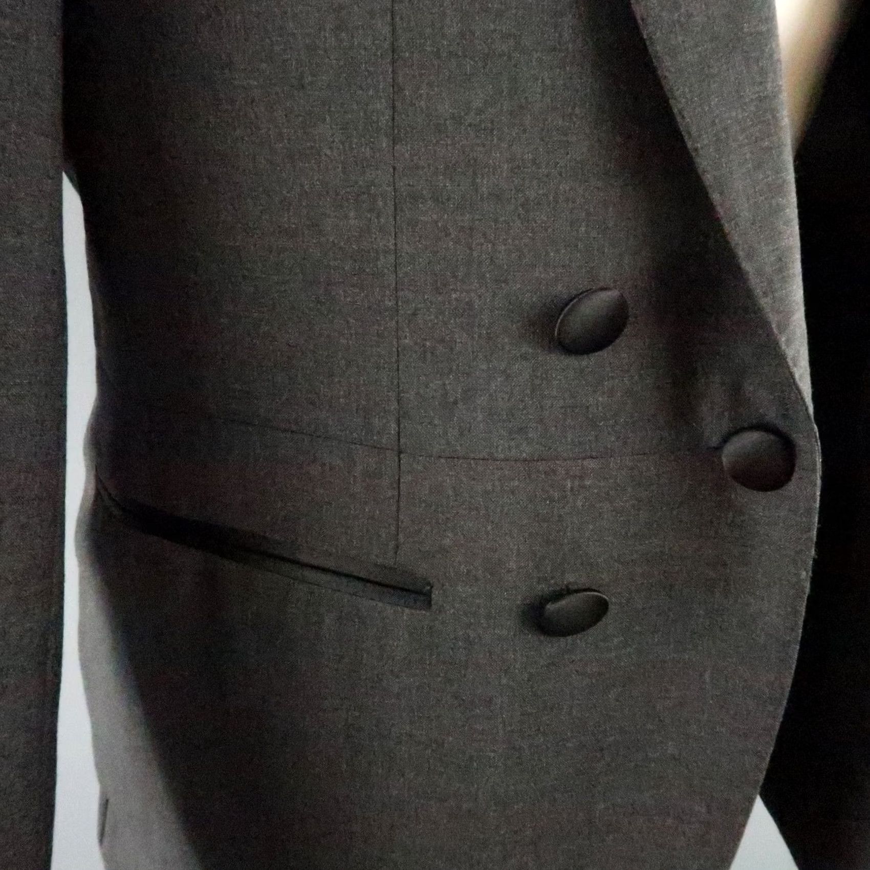 Lanvin LANVIN Size 40 Charcoal Wool Peak Lapel Suit Mens Charcoal Wool Solid Peacoat Style Jacket/Coat Moon 40 Inseam 29 Size 40R - 5 Thumbnail