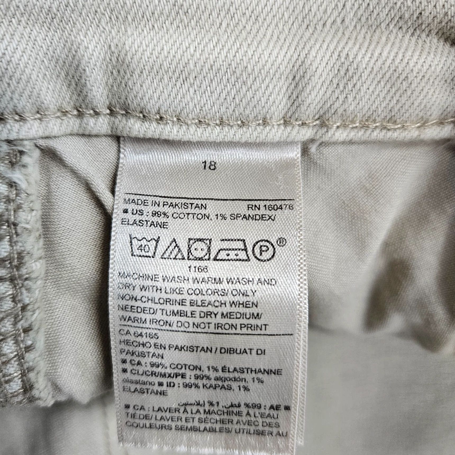 Old Navy VINTAGE Old Navy Womens Boyfriend Mid Rise Denim Shorts Sz 18 Gray Distressed Size 40" / US 18 - 3 Thumbnail