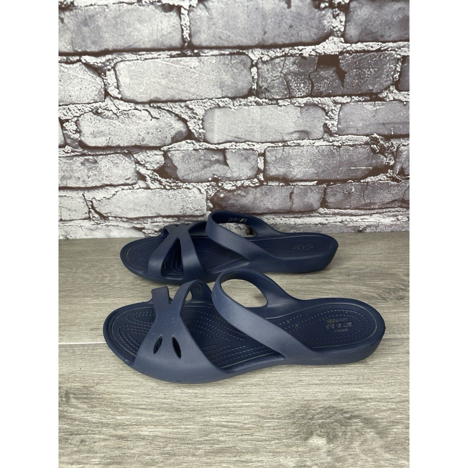 Crocs Crocs KELLI Iconic Comfort Navy Blue Slip On Slides Sandals Size US 10 / IT 40 - 12 Thumbnail