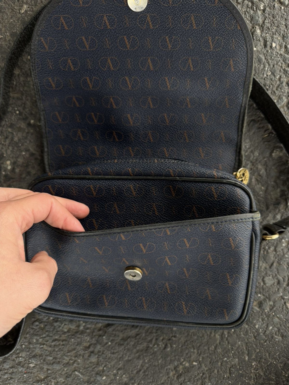 Valentino × Vintage Valentino Garavani Crossbody Bag Monogram Design Vintage y2k Size ONE SIZE - 7 Thumbnail
