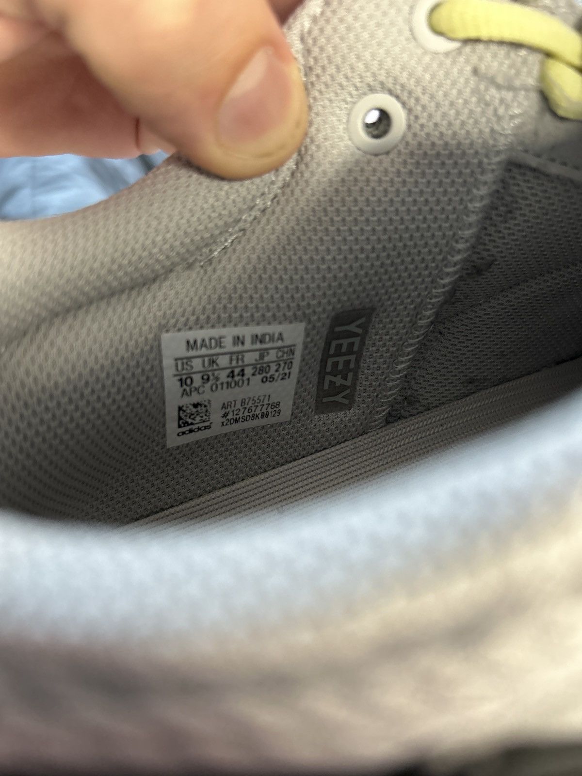 Adidas Yeezy Wave Runner Size US 10 / EU 43 - 3 Thumbnail