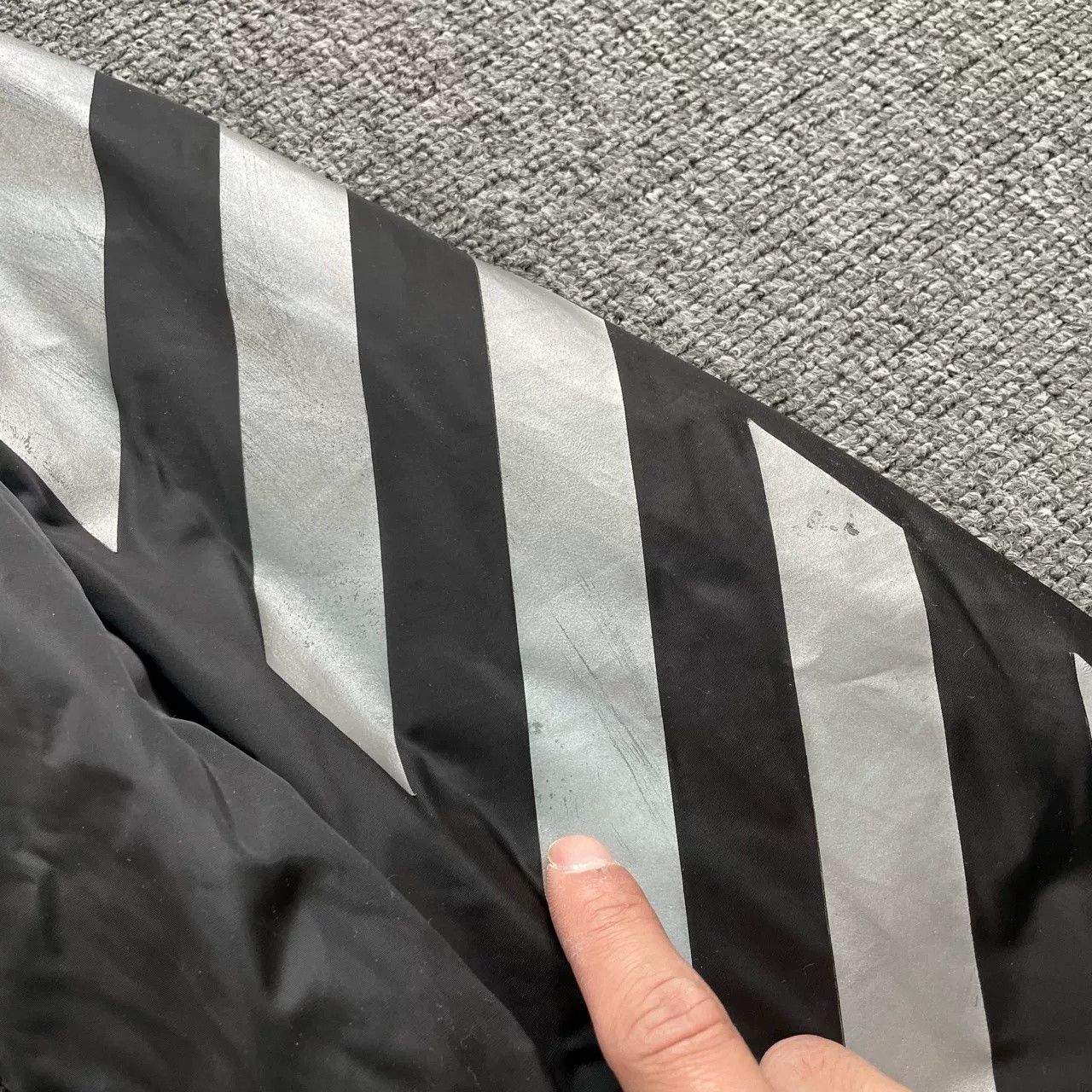 Moncler Moncler x Off-White 3M Reflective Arrow Jacket Size US S / EU 44-46 / 1 - 5 Thumbnail