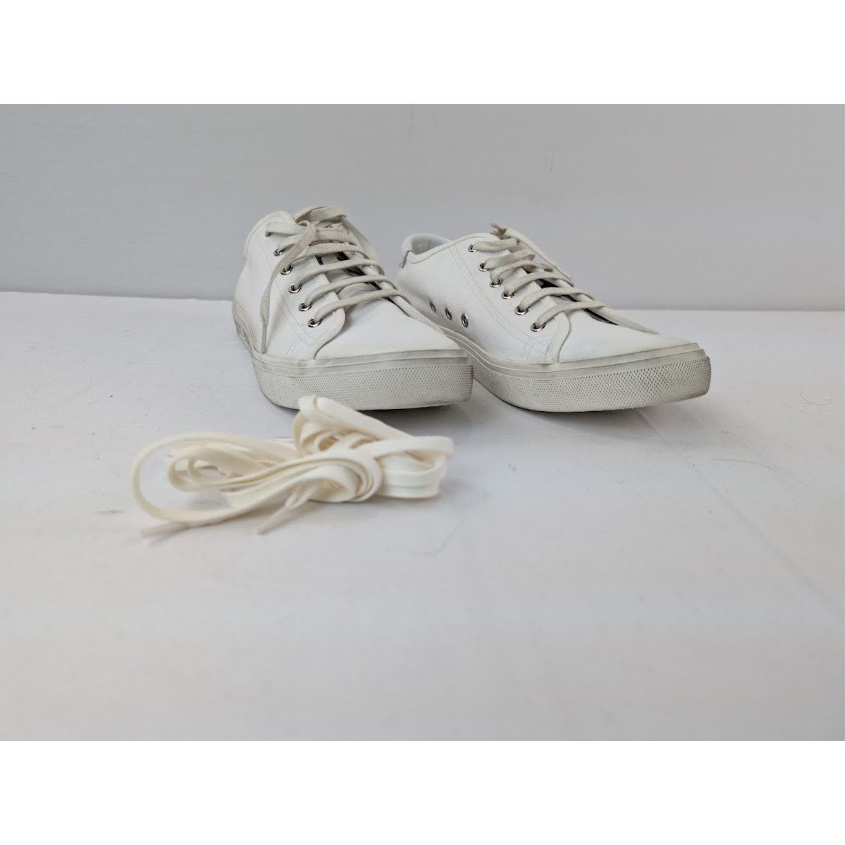 o1rshd1 Malibu Low-Top Sneakers in Blanc Optic