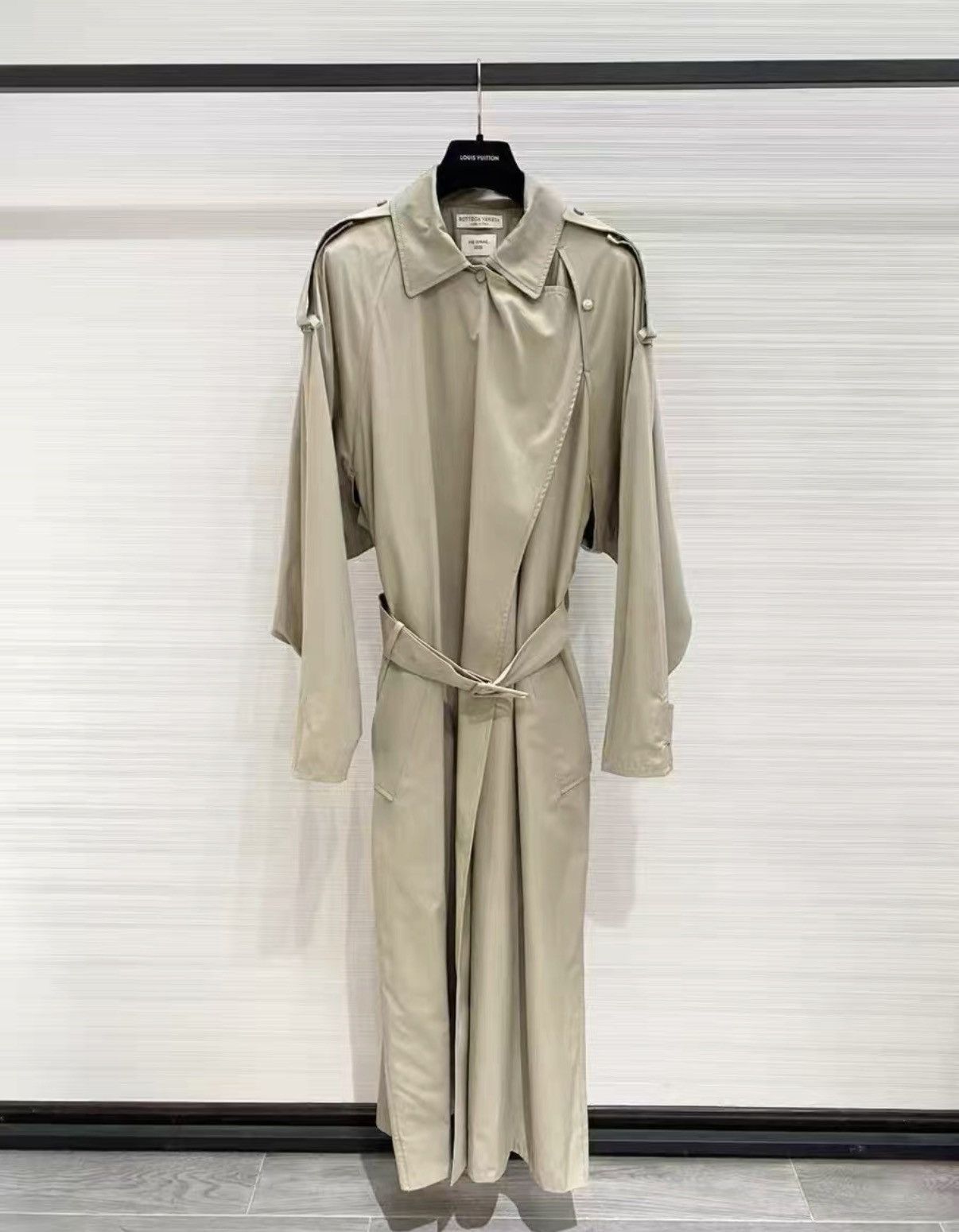 Bottega Veneta Bottega Veneta Beige Belted Long Trench Coat J33 Size XS / US 0-2 / IT 36-38 - 1 Thumbnail