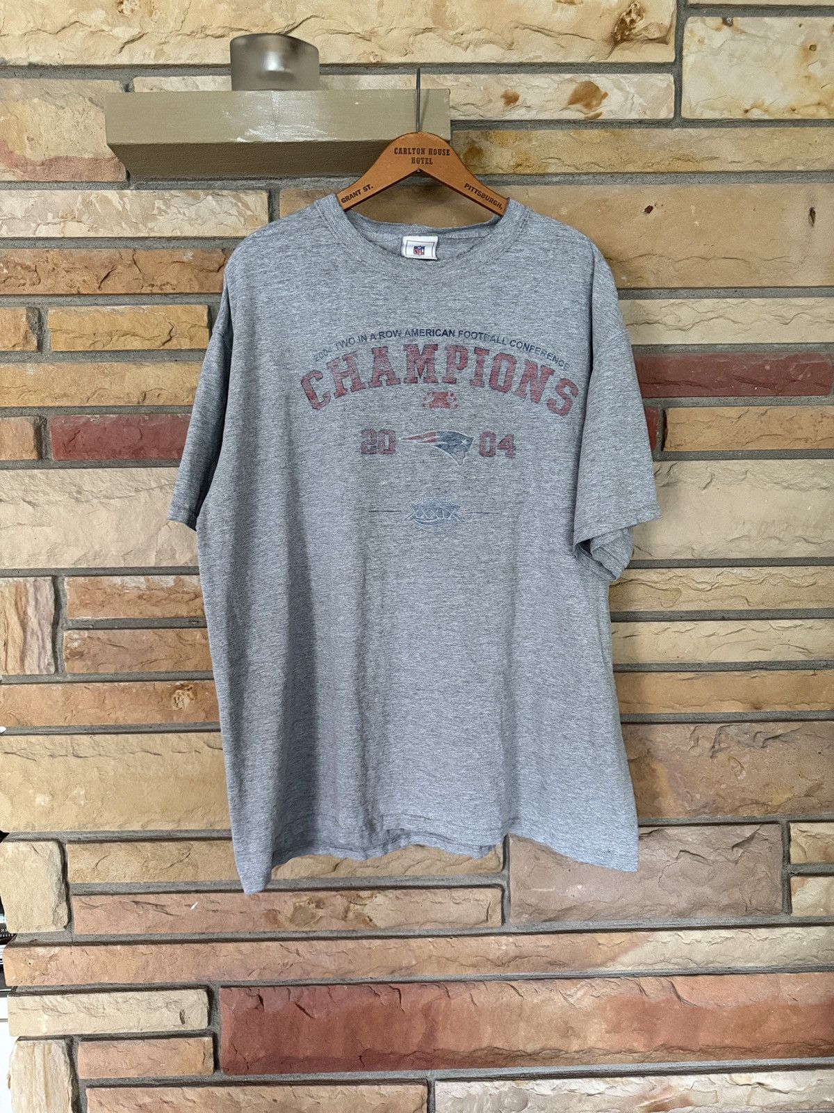 NFL 2004 New England Patriots AFC Championship Graphic Tee Size US XL / EU 56 / 4 - 1 Thumbnail