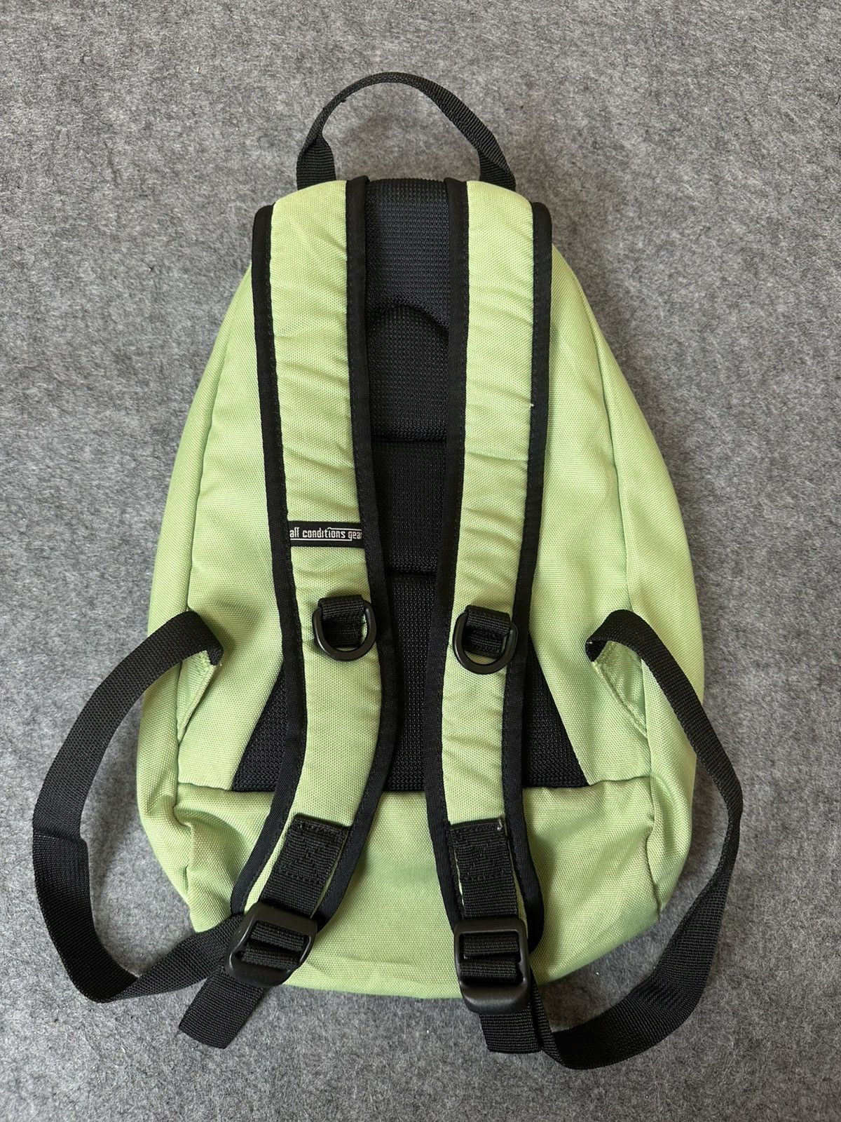 Nike ACG Nike ACG mini trail backpack with a front bungee cord system Size ONE SIZE - 2 Thumbnail