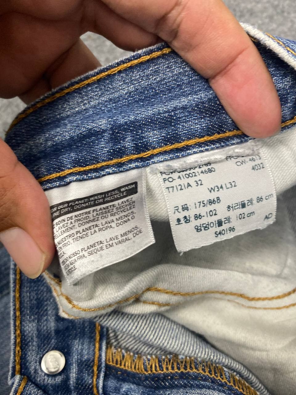 Levi's levis 550 relaxed fit distressed denim Size US 36 / EU 52 - 13 Thumbnail