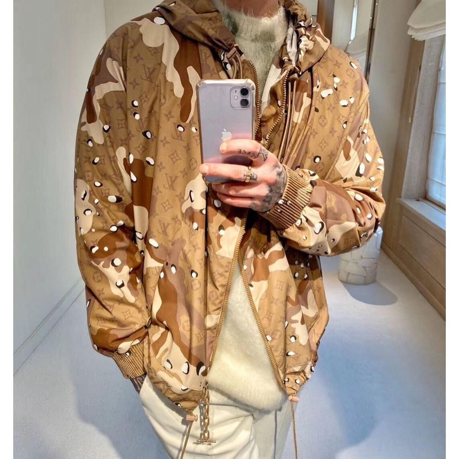 Louis Vuitton Louis Vuitton Virgil Parachute Hoodie Windbreaker Jacket 48 Size US M / EU 48-50 / 2 - 9 Thumbnail