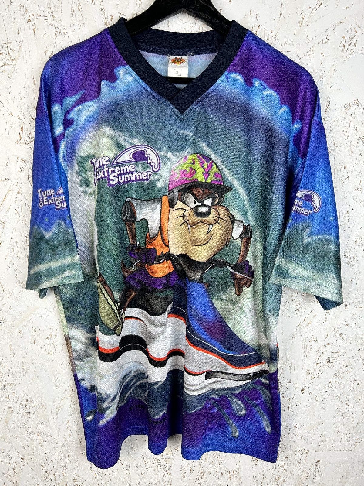 Warner Bros 90s Warner Bros 1999 Tune On Extreme Surf AOP Jersey Size L Size US L / EU 52-54 / 3 - 1 Thumbnail