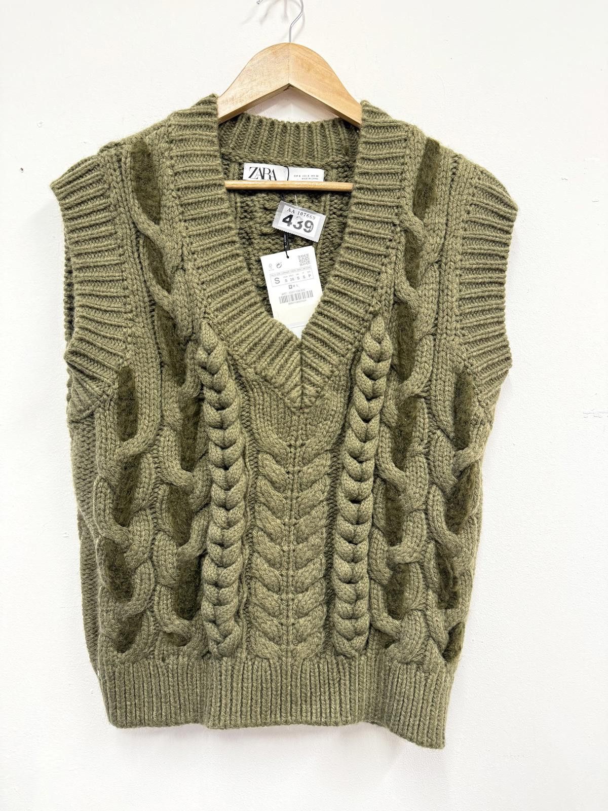 Zara Zara Women's Olive Green Cable Knit Sleeveless Sweater Vest Size S / US 4 / IT 40 - 1 Thumbnail