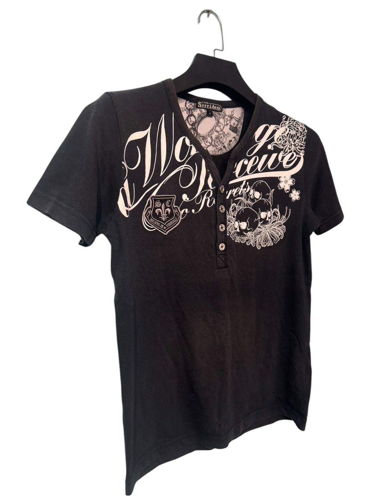 If Six Was Nine PUNK DESIGN SORRIDERE SKULL NO REGRETS VERY RARE BUTTON TEE Size US M / EU 48-50 / 2 - 6 Thumbnail