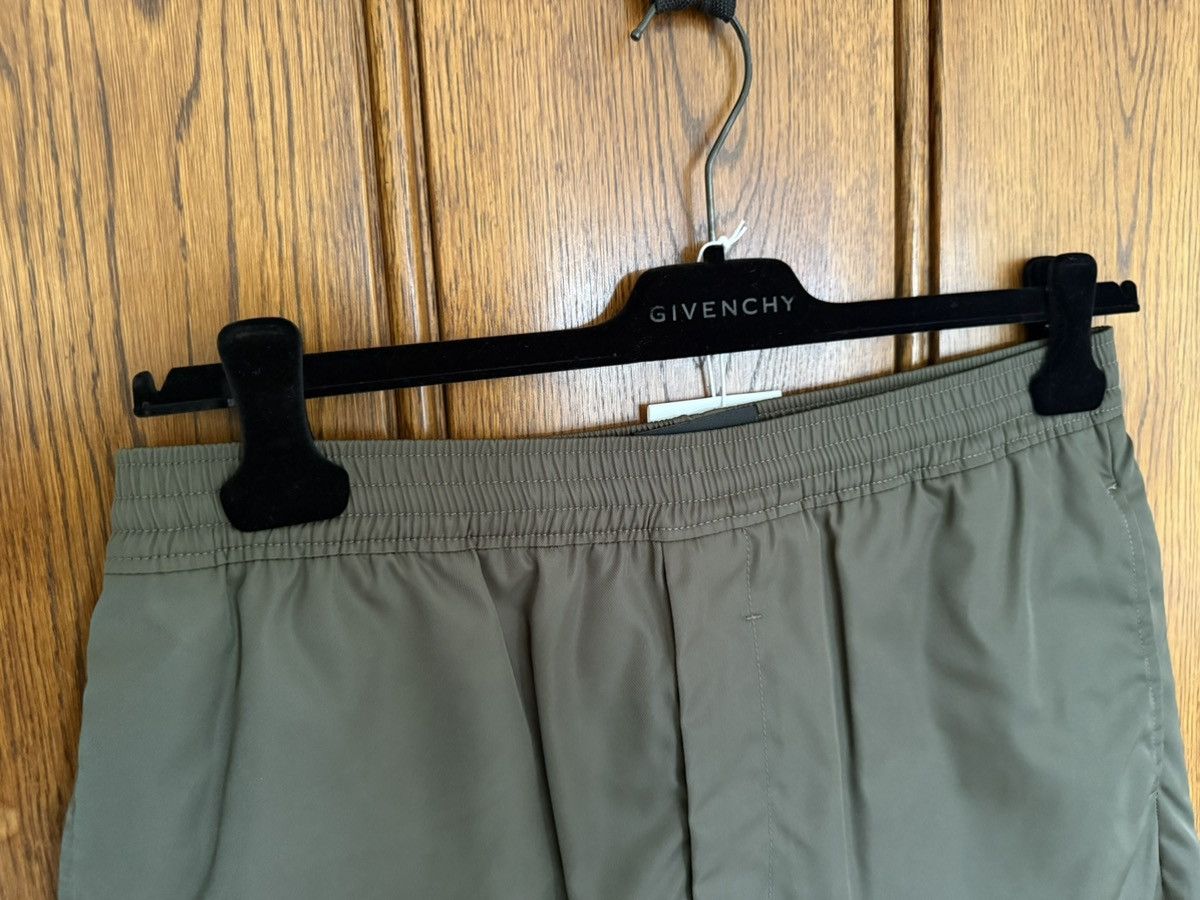 Givenchy SS24 $1.15k 🤑 Givenchy logo nylon baggy track shorts 46 Size US 30 / EU 46 - 13 Thumbnail