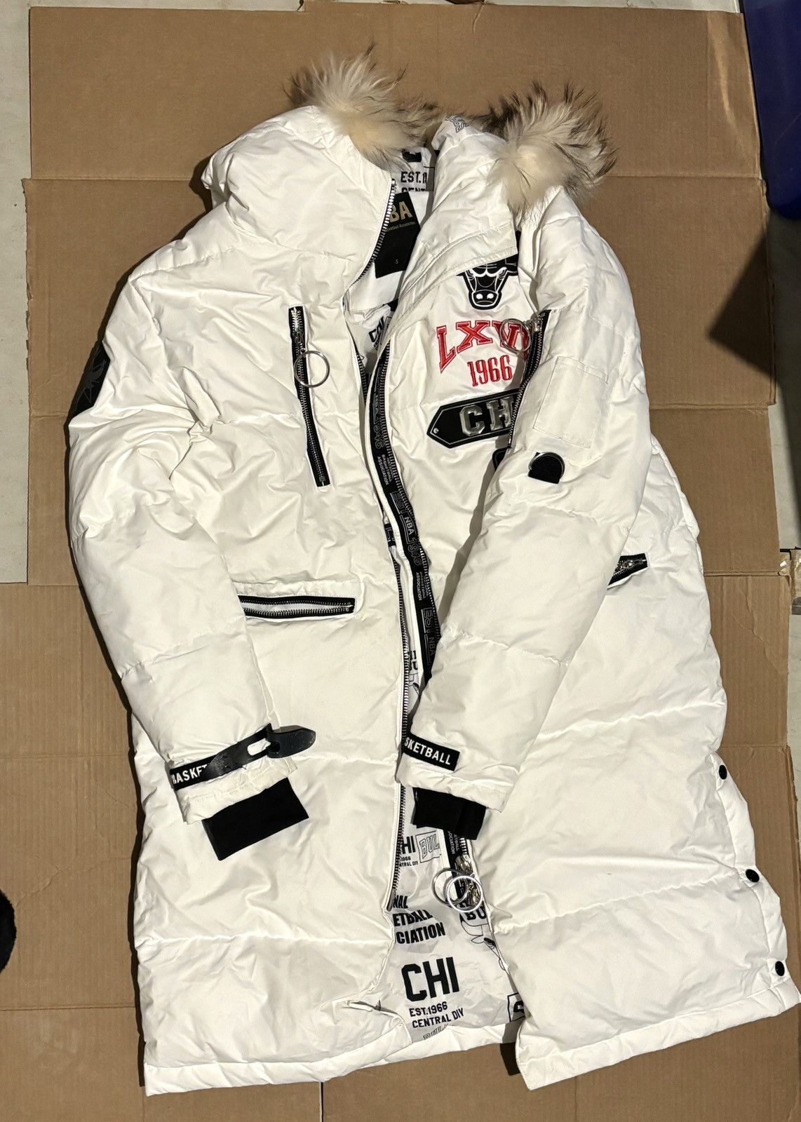 image of Chicago Bulls x NBA Winter Jacket in White, Men's (Size Small)