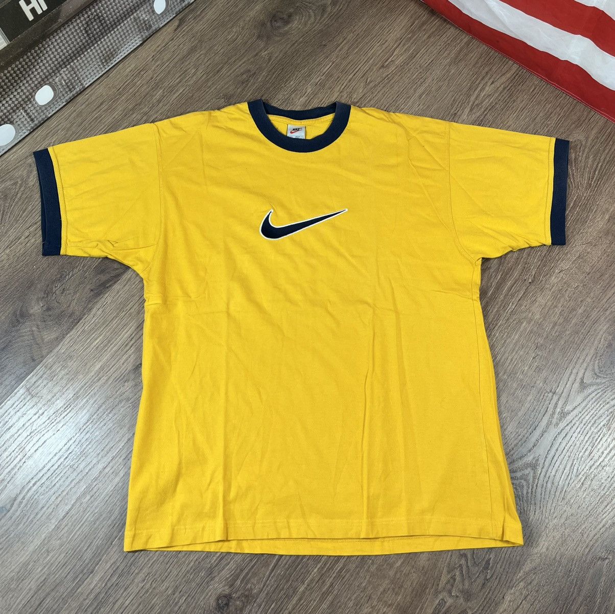 Vintage Nike Vintage 90s Center Swoosh T Shirt Size US L / EU 52-54 / 3 - 1 Thumbnail