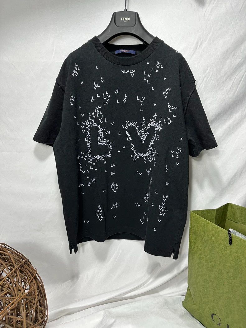 Louis Vuitton Louis Vuitton SS 22 Spread Logo Embroidered Crew Neck Short Size US L / EU 52-54 / 3 - 1 Thumbnail