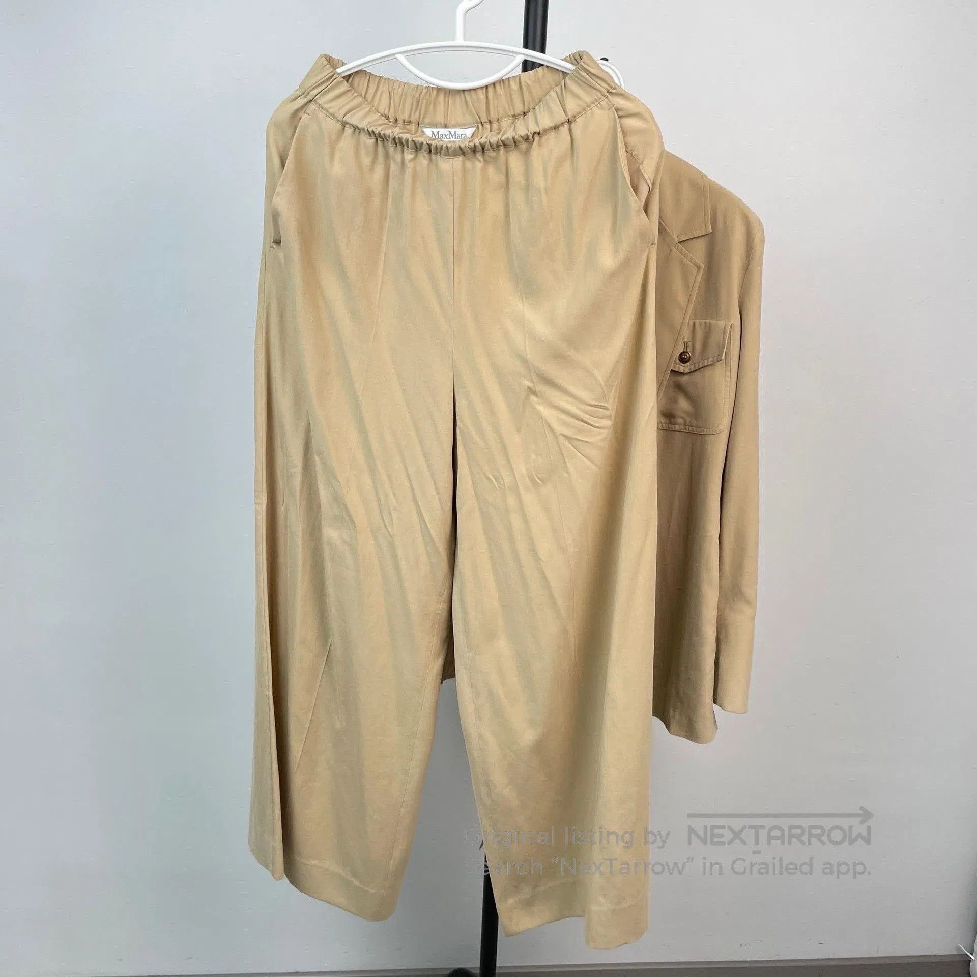 Max Mara Maxmara Beige Silk Jacket & Pants Suit. Size XXS / US 00 / IT 34 - 4 Thumbnail