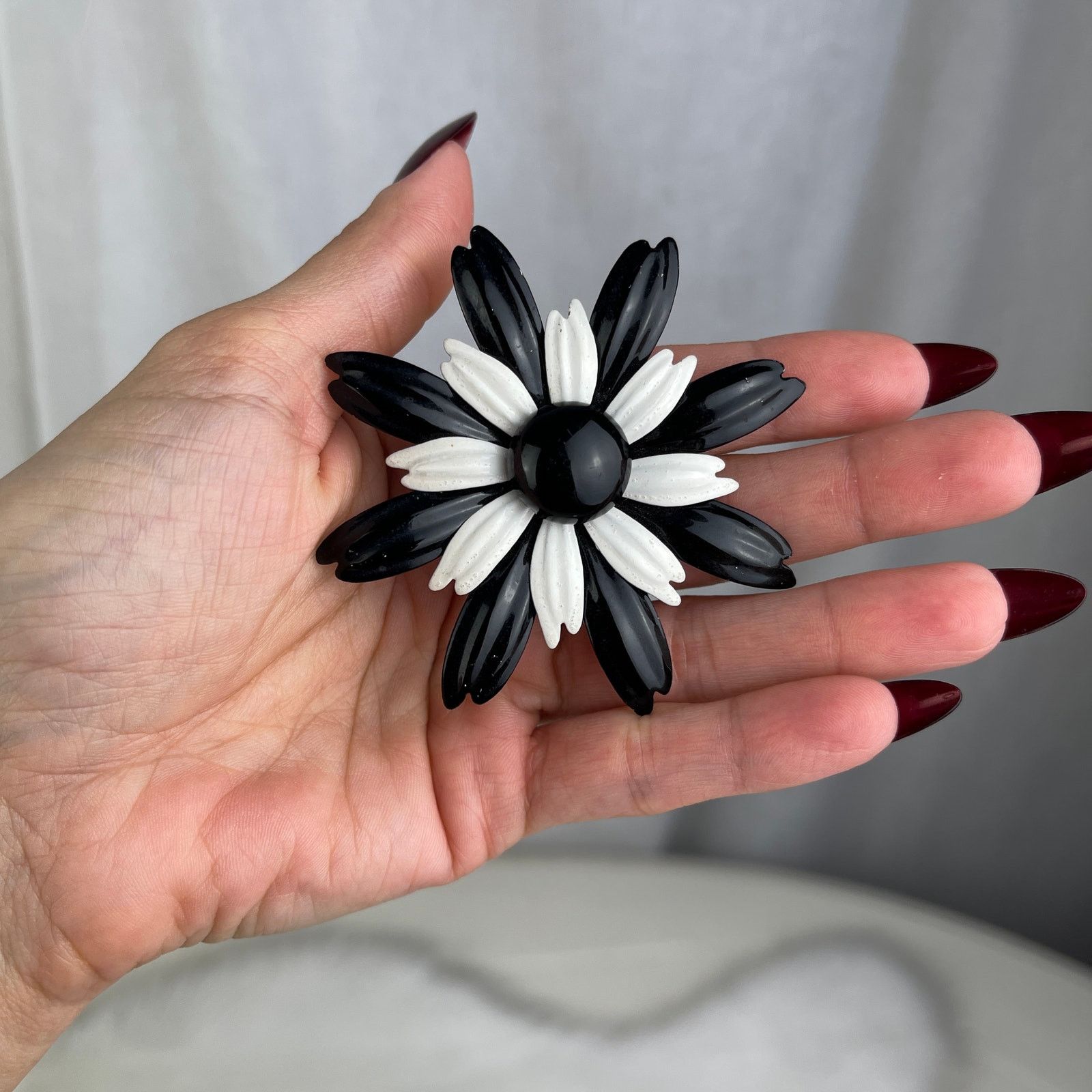 Vintage VTG 1960’s Black White Daisy Flower Brooch Pin Metal Enamel Size ONE SIZE - 18 Thumbnail