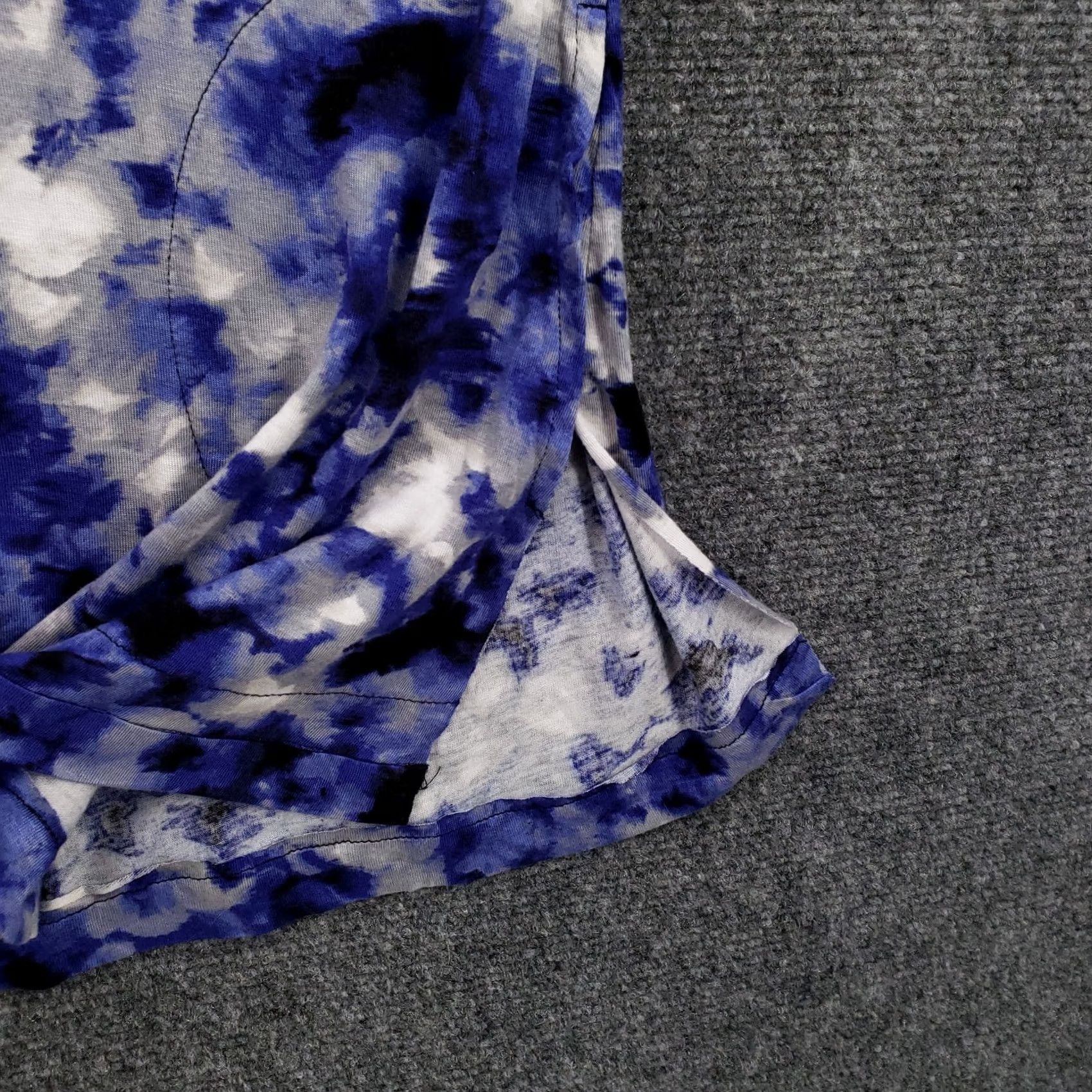 Vintage Simply Vera Wang T-Shirt Womens S Blue Floral Short Sleeves Round Neck Dolman Sleeve Casual Tee Size S / US 4 / IT 40 - 7 Thumbnail