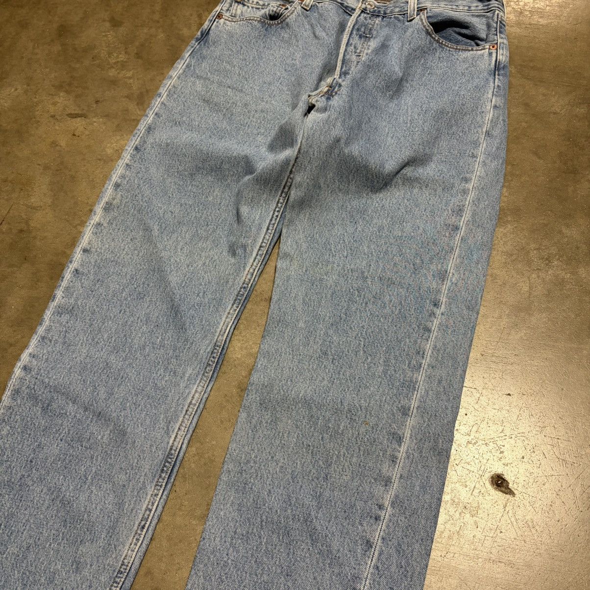 Levi's Vintage Levis 501 Denim Jeans Faded Washed Button Fly 90s Size US 34 / EU 50 - 8 Thumbnail