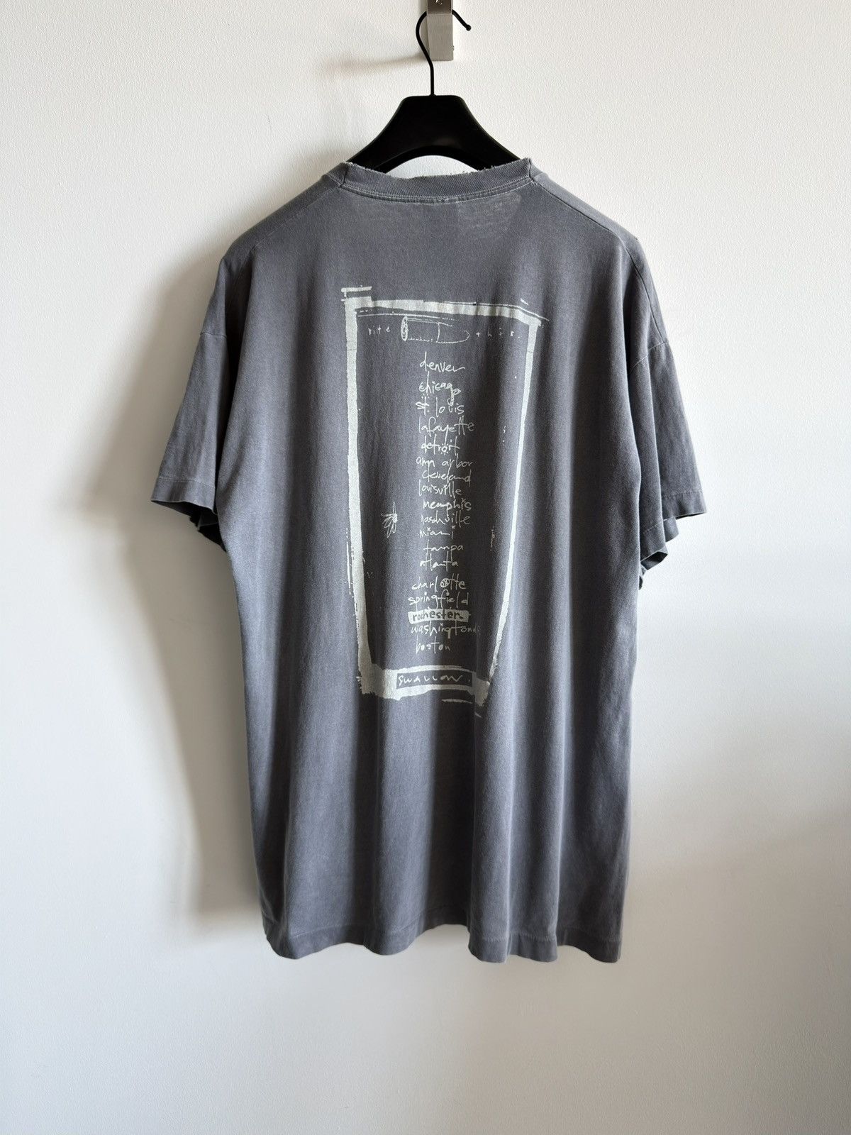 Band Tees Vintage 90s Pearl Jam Thrashed Faded Grunge Erd Band Tee Size US XL / EU 56 / 4 - 10 Thumbnail