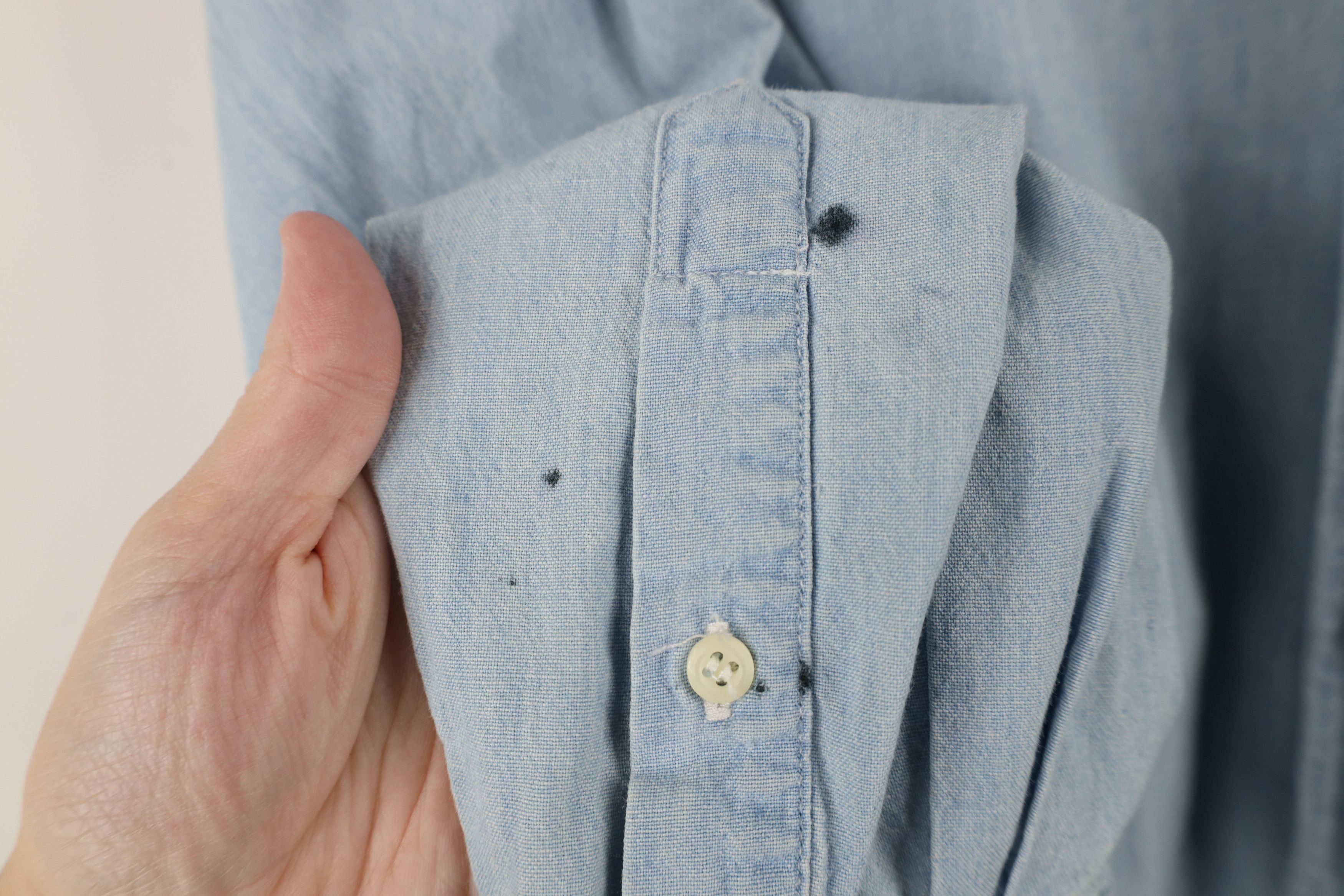 Gap × Vintage Vintage 90s Gap Denim Jean Collared Button Down Shirt Size US M / EU 48-50 / 2 - 4 Thumbnail