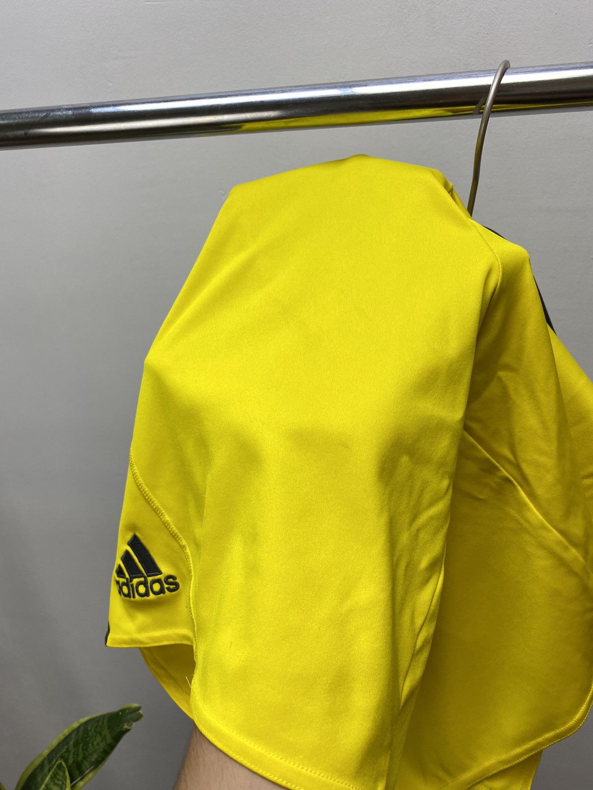 New Balance Adidas 2009 2010 Liverpool Goalkeeper Soccer Shorts Size US 32 / EU 48 - 16 Thumbnail