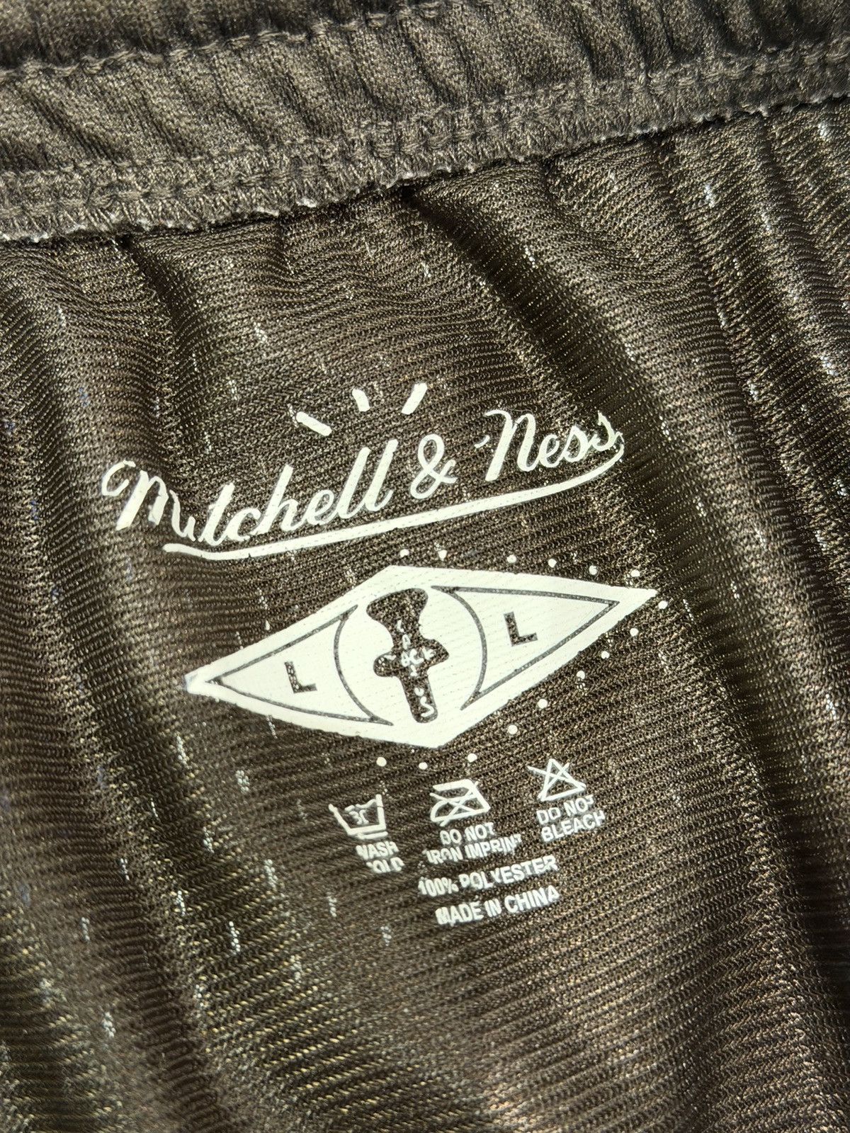 Mitchell & Ness × Travis Scott Travis Scott x Mitchell & Ness Mich. Wolverines Shorts Size US 34 / EU 50 - 3 Thumbnail
