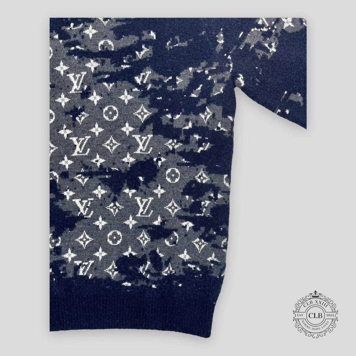 Louis Vuitton LOUIS VUITTON DISTRESSED FLOCK MONOGRAM LOGO Size US XL / EU 56 / 4 - 3 Thumbnail