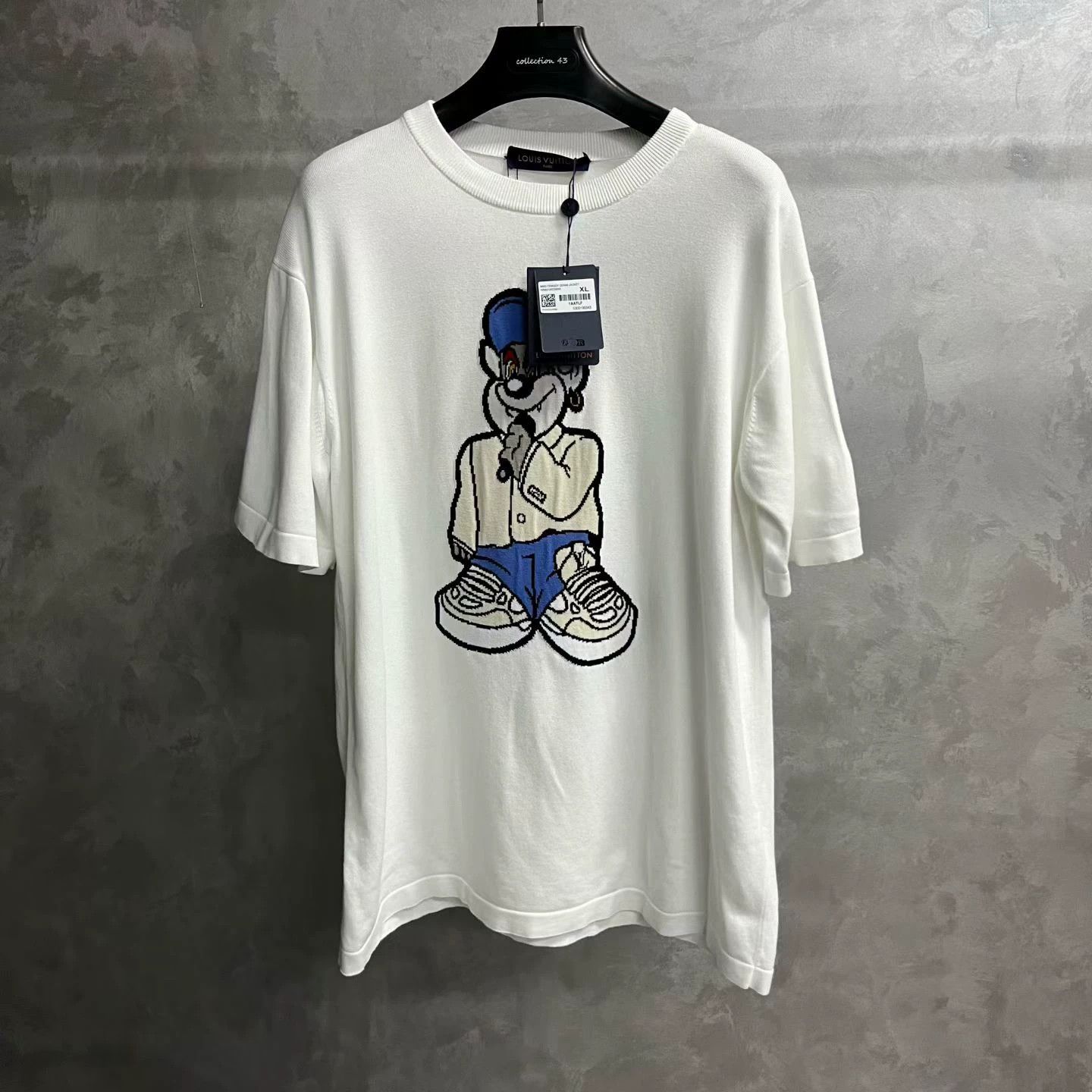 Louis Vuitton Louis Vuitton Printed White T-Shirt XL Women Size XL / US 12-14 / IT 48-50 - 1 Thumbnail