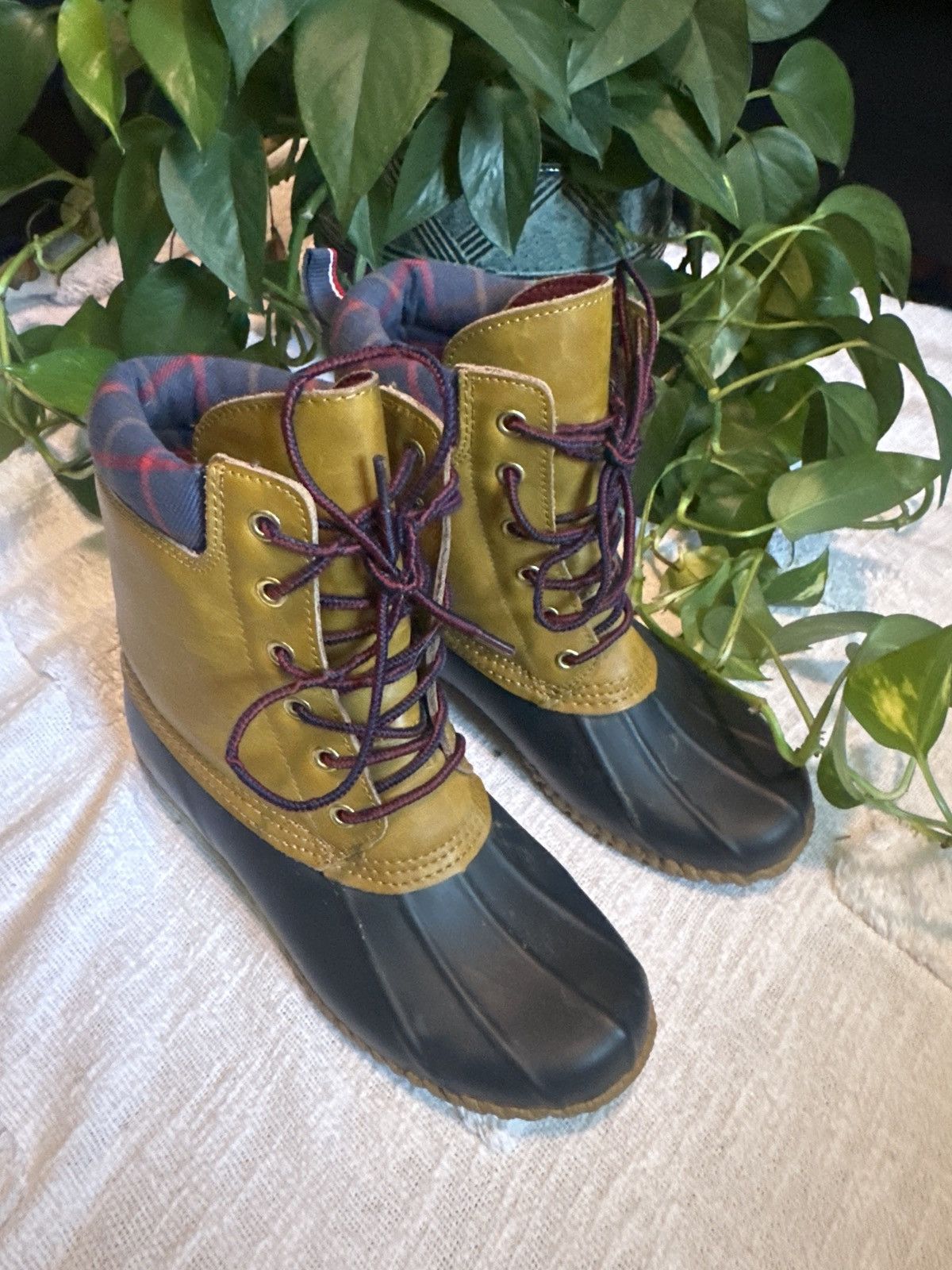 Tommy Hilfiger Tommy Hilfiger Duck Boots Size US 6 / IT 36 - 1 Thumbnail