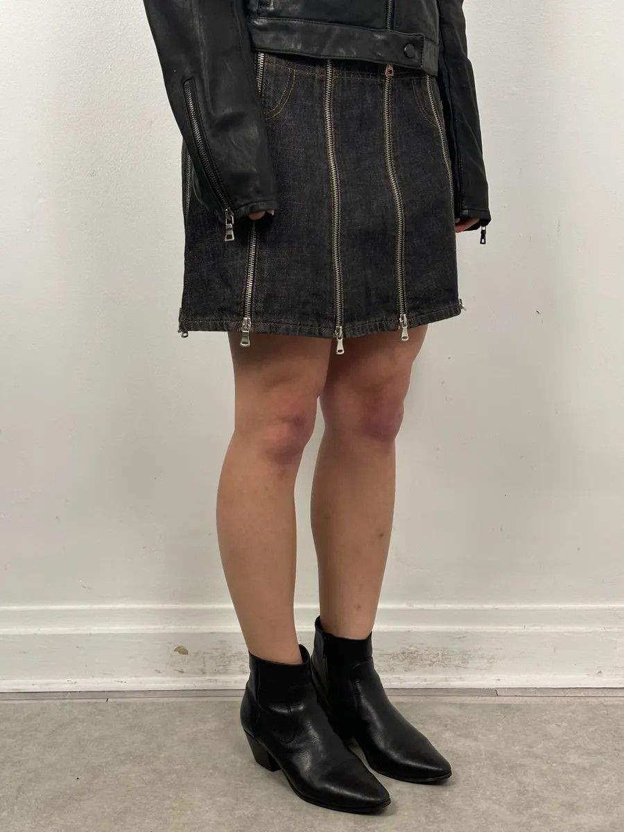 Dolce & Gabbana SS2003 Dolce & Gabbana Navy Denim Multi-Zip Skirt Size 28" / US 6 / IT 42 - 2 Thumbnail